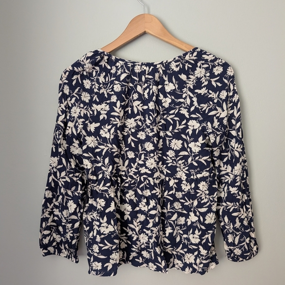 NWT Old Navy Blue and White Floral Blouse Peasant Style Tiered Flowy Boho Small - Picture 3 of 10